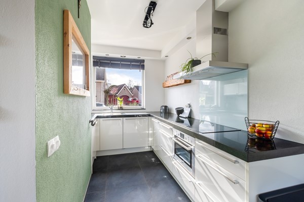 Foto - Te koop:  Verzorgde tussenwoning in Fijnaart!